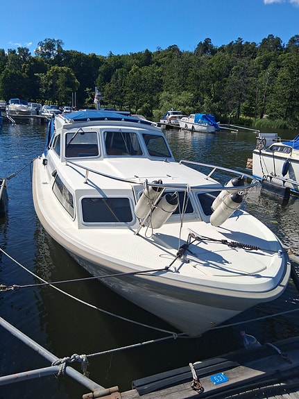 VÄLUTRUSTAD mycket  fin SAGA 7000 ,  ev. båtplats 5 of 5