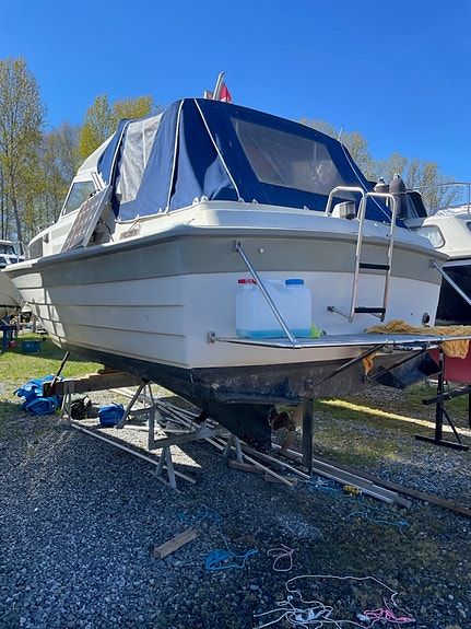 VÄLUTRUSTAD mycket  fin SAGA 7000 ,  ev. båtplats 4 of 5