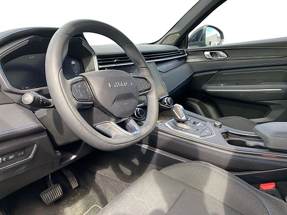 Lynk & Co 01 2 of 4