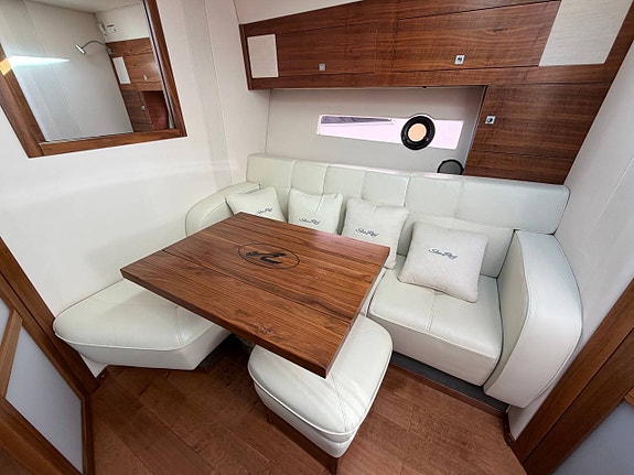 SeaRay Sundancer 355 | Stor familjebåt 7 of 12