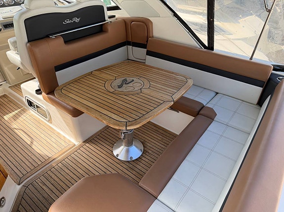 SeaRay Sundancer 355 | Stor familjebåt 4 of 12
