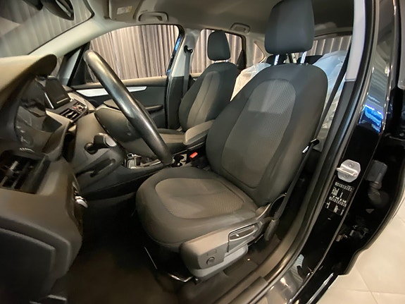 BMW 218i 24 of 30