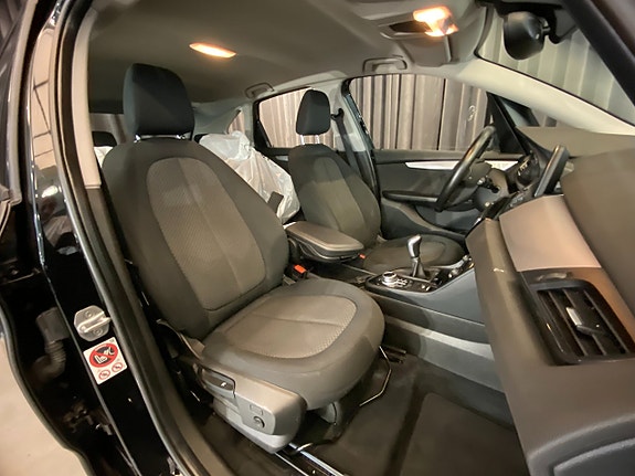 BMW 218i 7 of 30