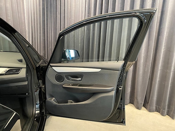 BMW 218i 28 of 30