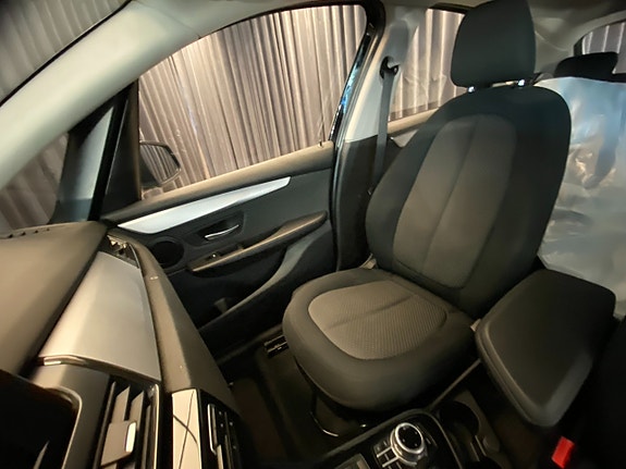 BMW 218i 25 of 30