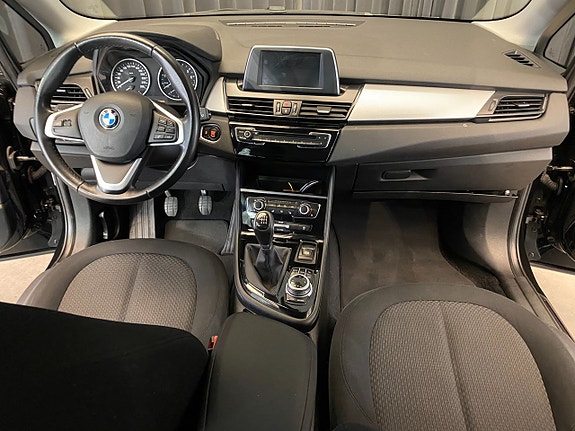 BMW 218i 8 of 30