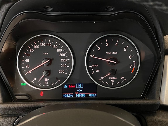 BMW 218i 9 of 30