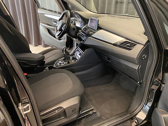 BMW 218i 29 of 30