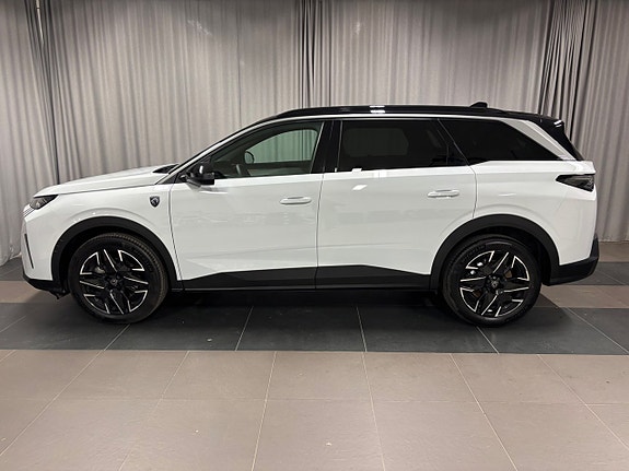 Peugeot 5008 2 of 5