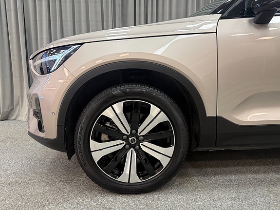 Volvo XC40 4 of 5