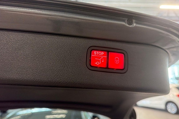 Mercedes-Benz C300 25 of 30