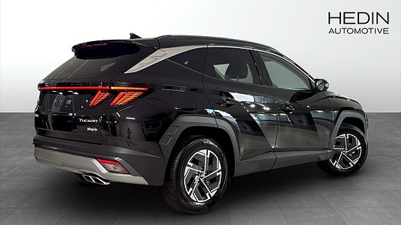 Hyundai Tucson 2 of 5