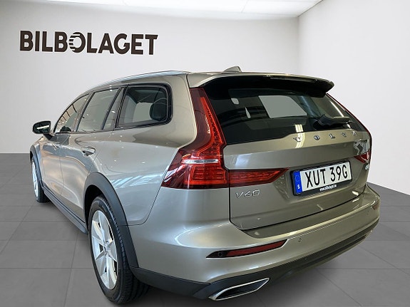 Volvo V60 Cross Country 3 of 5