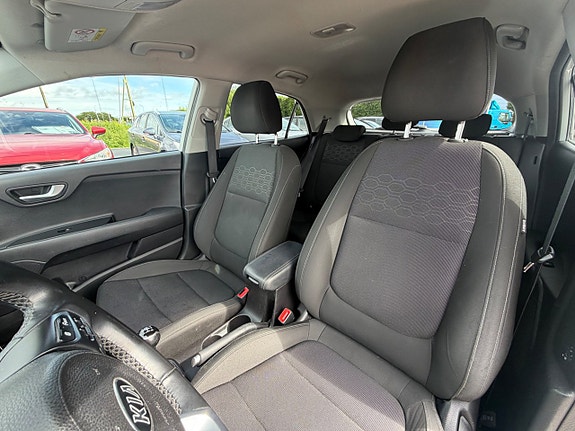 Kia Rio 11 of 20