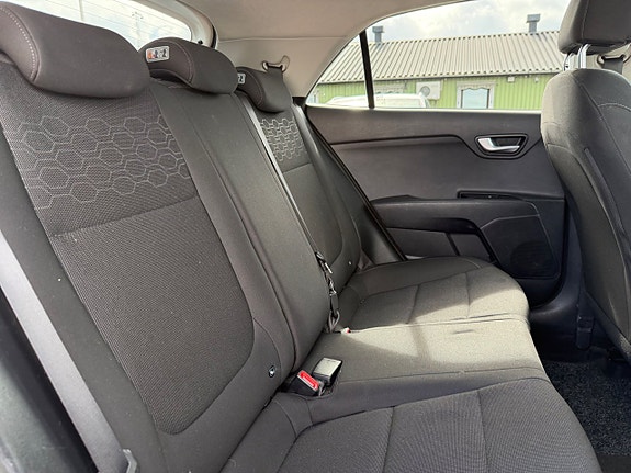 Kia Rio 13 of 20