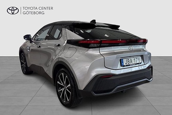 Toyota C-HR 3 of 5