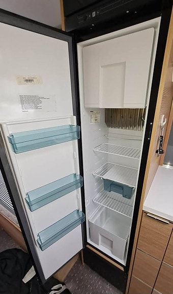 ADRIA ADORA 613 UL Långbädd med Förtält 3m 8 of 11