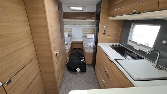 ADRIA ADORA 613 UL Långbädd med Förtält 3m 7 of 11