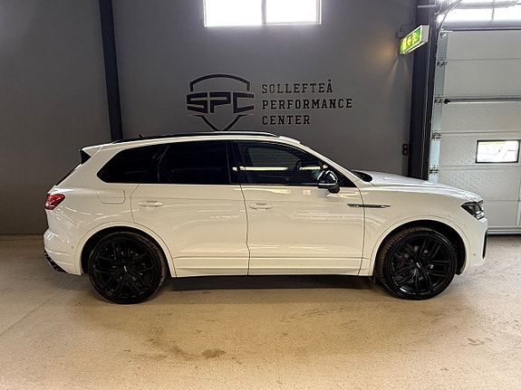 Volkswagen Touareg 2 of 5