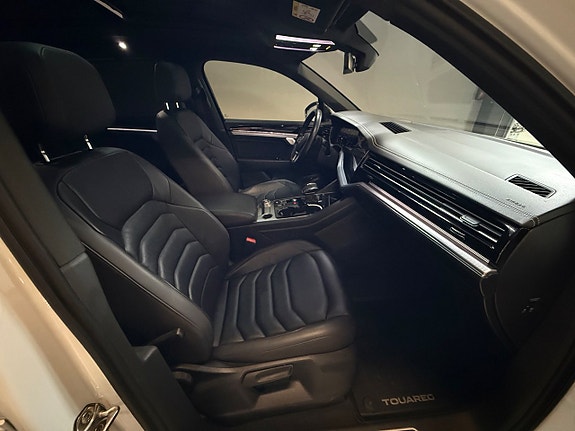 Volkswagen Touareg 9 of 16