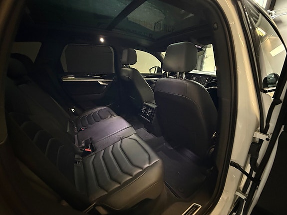 Volkswagen Touareg 12 of 16