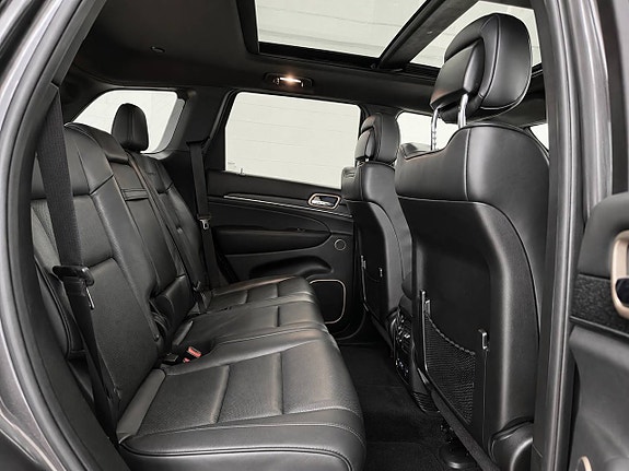 Jeep Grand Cherokee 19 of 23