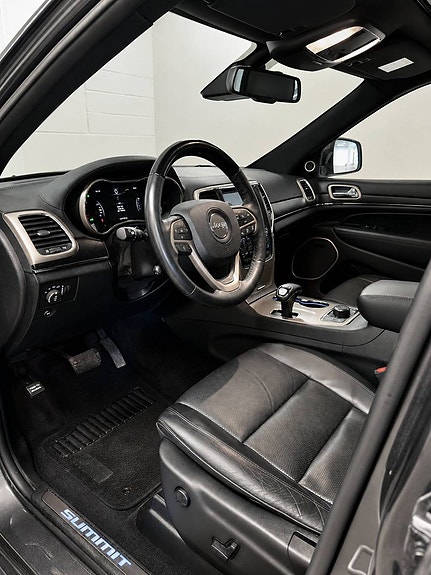 Jeep Grand Cherokee 12 of 23