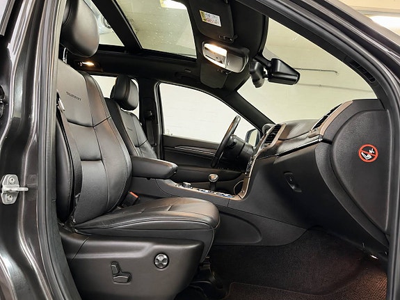 Jeep Grand Cherokee 18 of 23