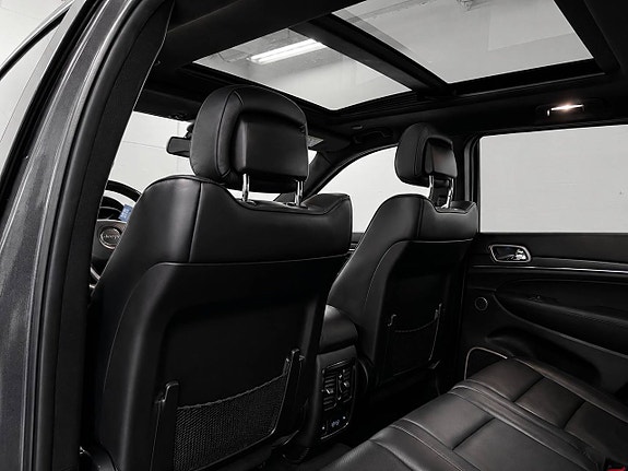 Jeep Grand Cherokee 16 of 23