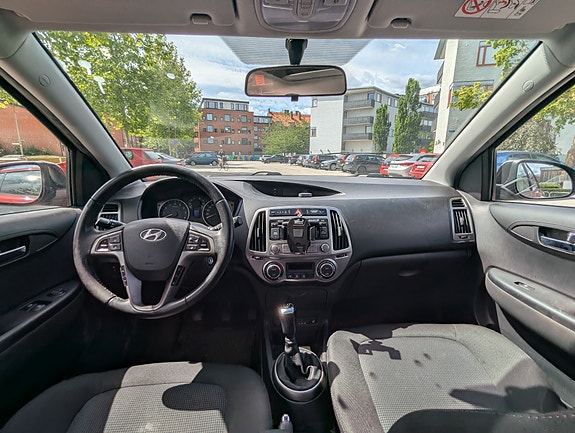 Hyundai i20 10 of 17