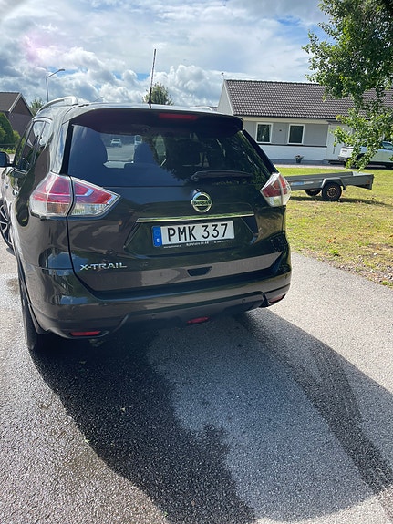 Nissan X-Trail 3 of 5