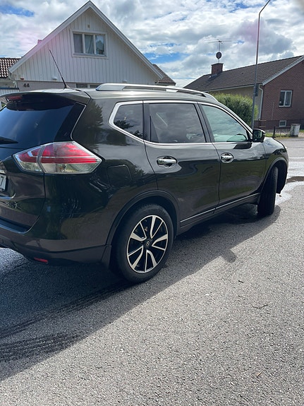 Nissan X-Trail 2 of 5