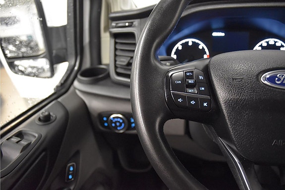 Ford Transit Custom 8 of 18