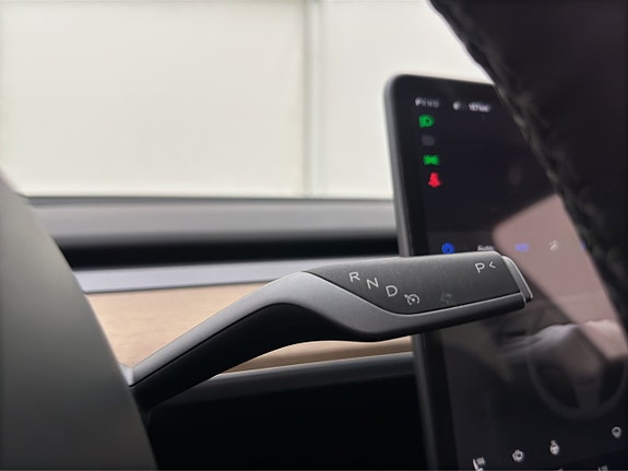 Tesla Model Y 18 of 30