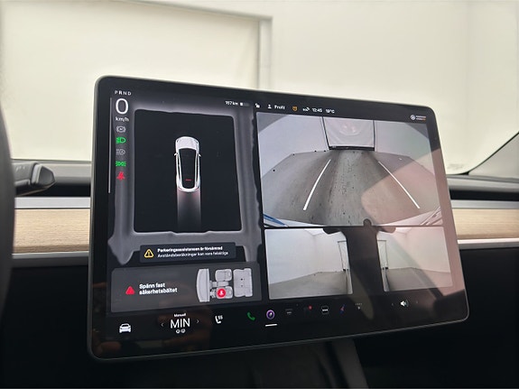 Tesla Model Y 19 of 30