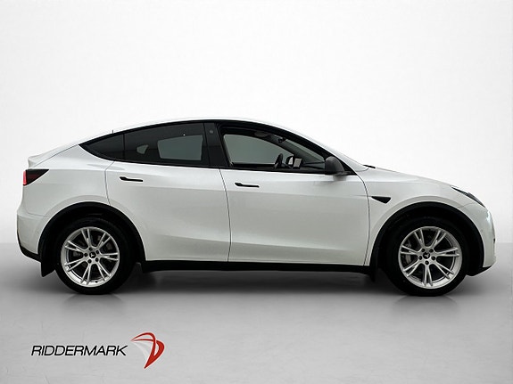 Tesla Model Y 9 of 30