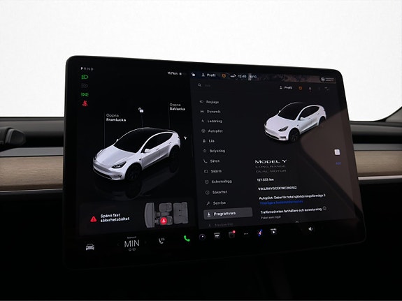 Tesla Model Y 23 of 30