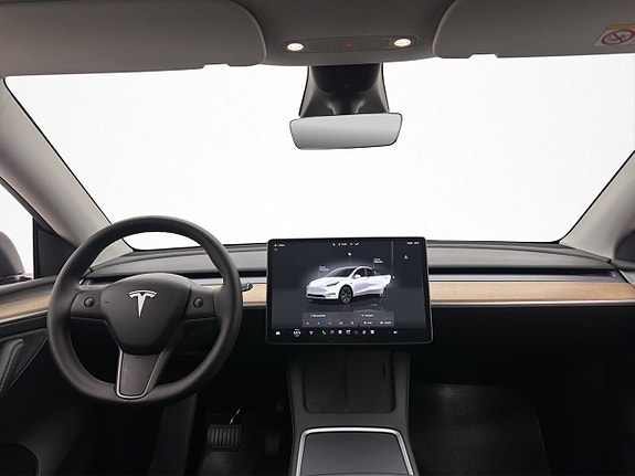 Tesla Model Y 14 of 30