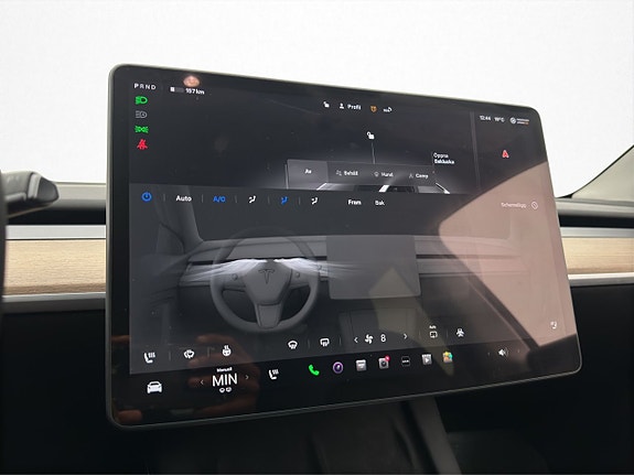 Tesla Model Y 25 of 30