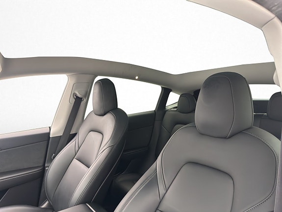 Tesla Model Y 13 of 30