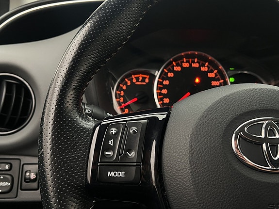 Toyota Yaris 16 of 30