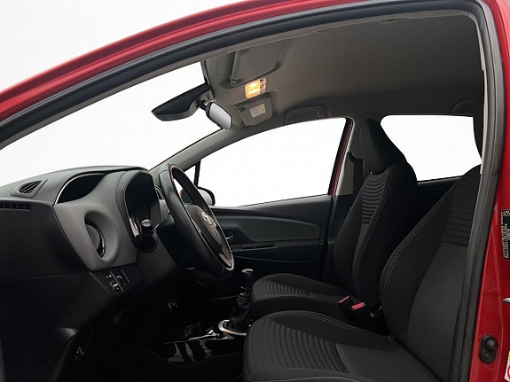 Toyota Yaris 11 of 30