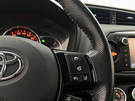Toyota Yaris 18 of 30