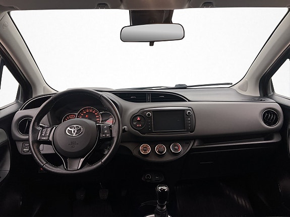 Toyota Yaris 12 of 30