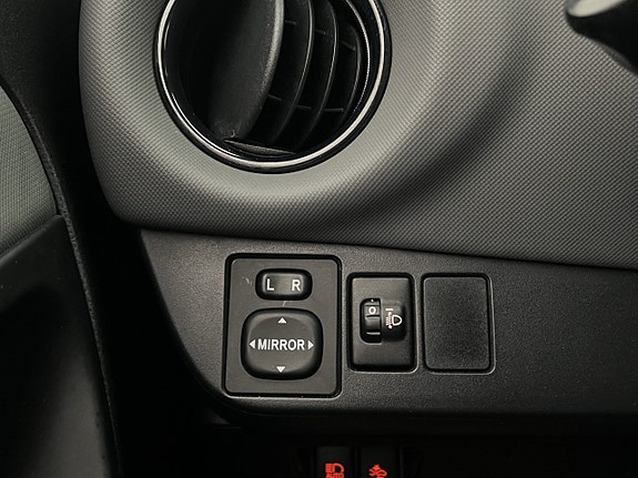 Toyota Yaris 14 of 30