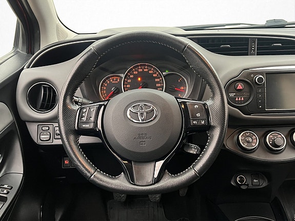Toyota Yaris 13 of 30