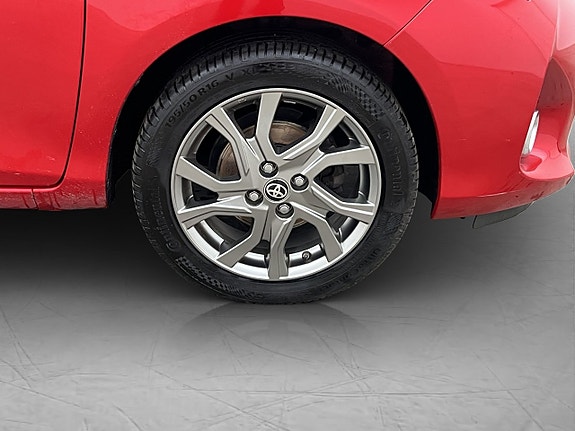 Toyota Yaris 30 of 30