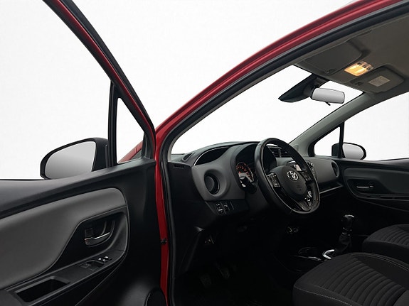 Toyota Yaris 10 of 30