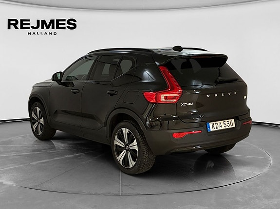 Volvo XC40 2 of 5