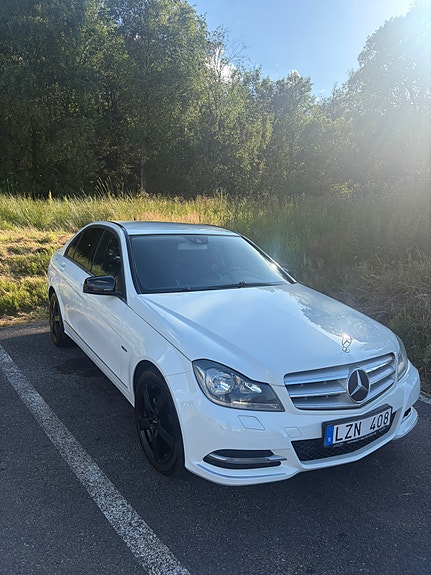 Mercedes-Benz C180 2 of 6